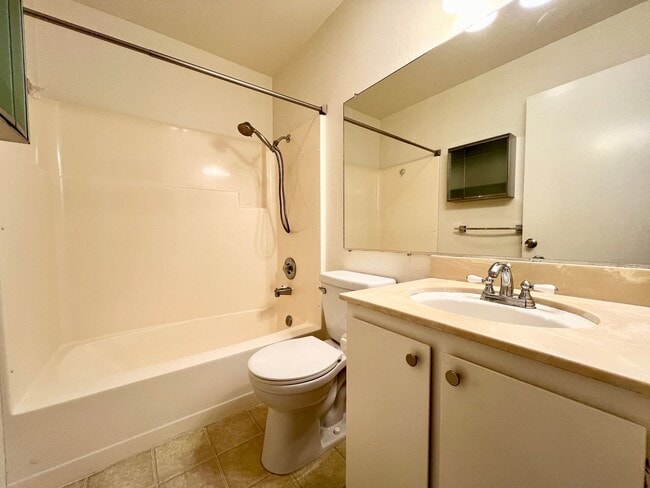 Building Photo - Spacious 4-Bed, 3-Bath Single-Family Home ...