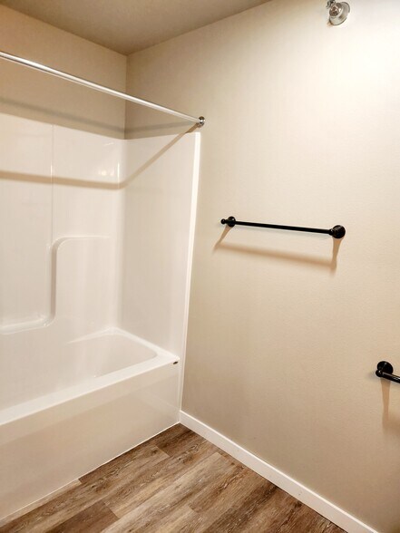 Building Photo - 105 Nieson St