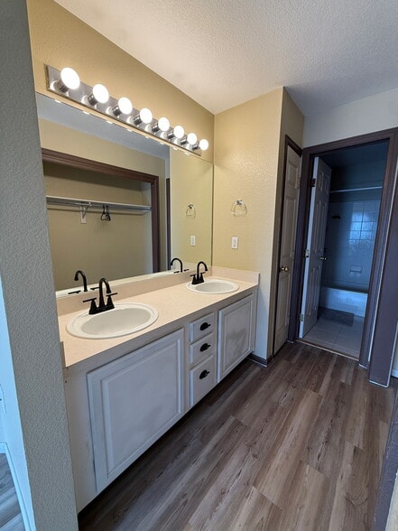 Building Photo - 2436 W 82nd Pl