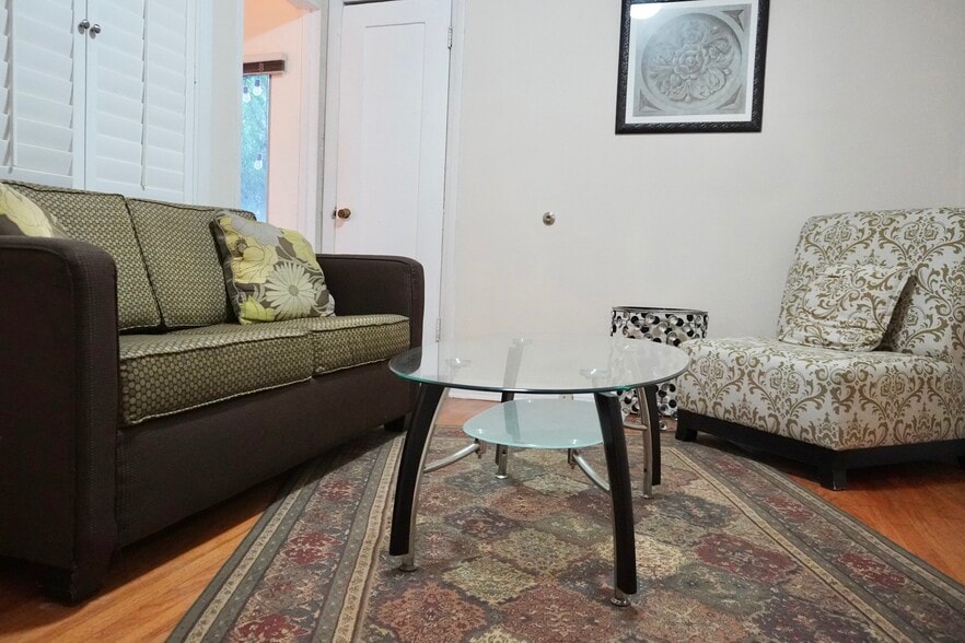 Building Photo - 1220 S Woods Ave