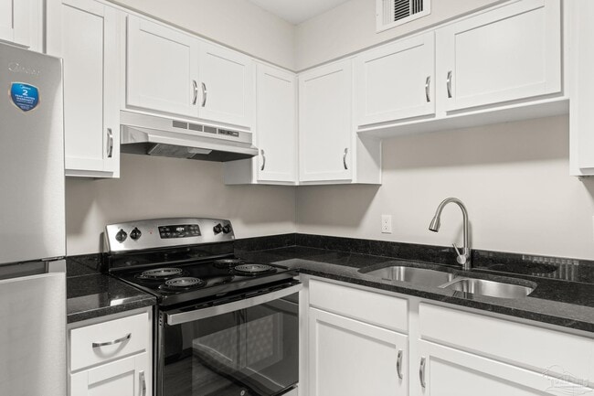 Building Photo - 75 Nightingale Ln