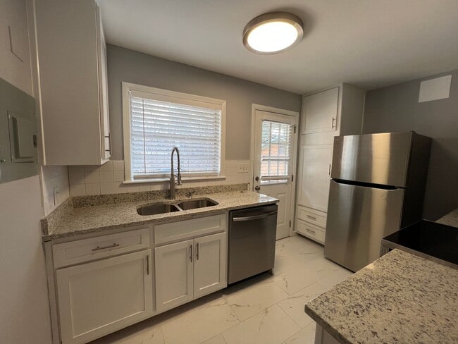 Building Photo - 3057 Pharr Ct N Northwest