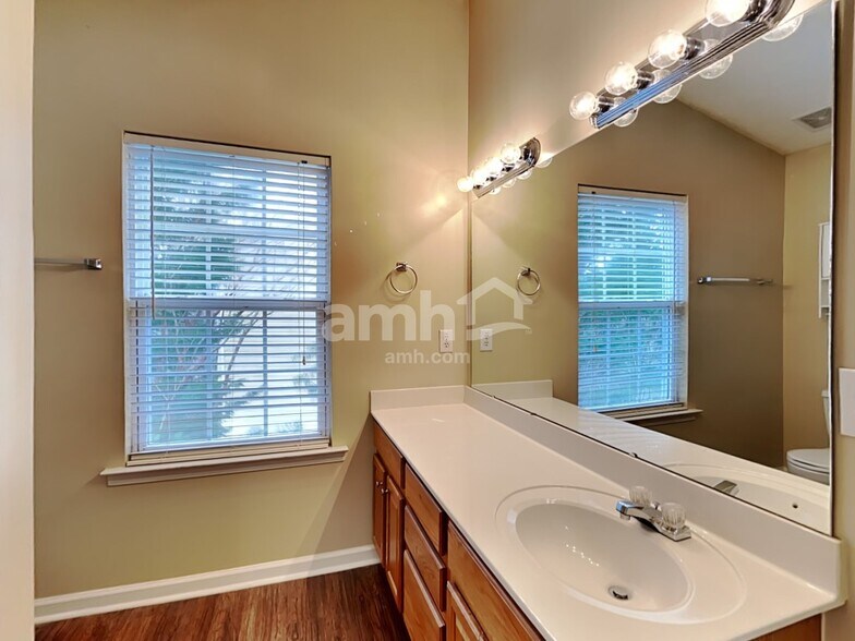 Building Photo - 542 Birchtree Valley Ct