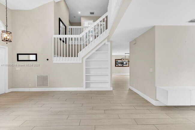 Building Photo - 10766 Crescendo Cir