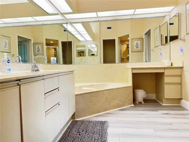 Building Photo - 5906 Doral Dr