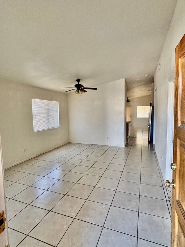 Building Photo - Delightful East Side 3 bedroom/2 bath Home...