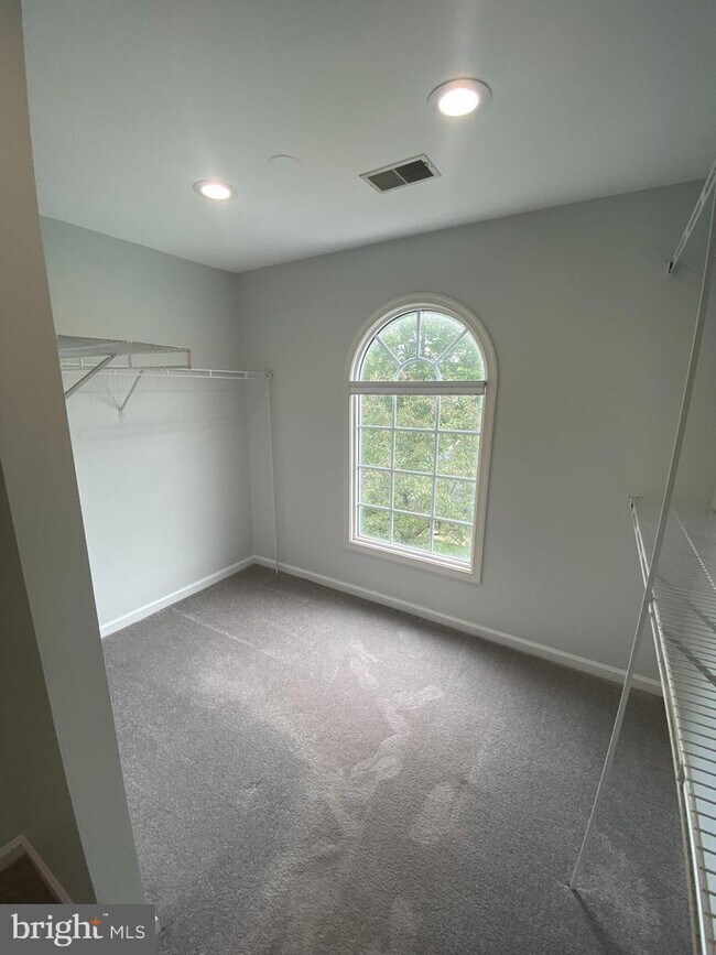 Building Photo - 12502 Royal Crown Dr