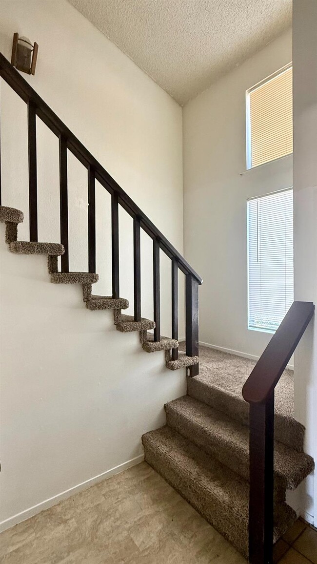 Building Photo - 40 N 19th Ave