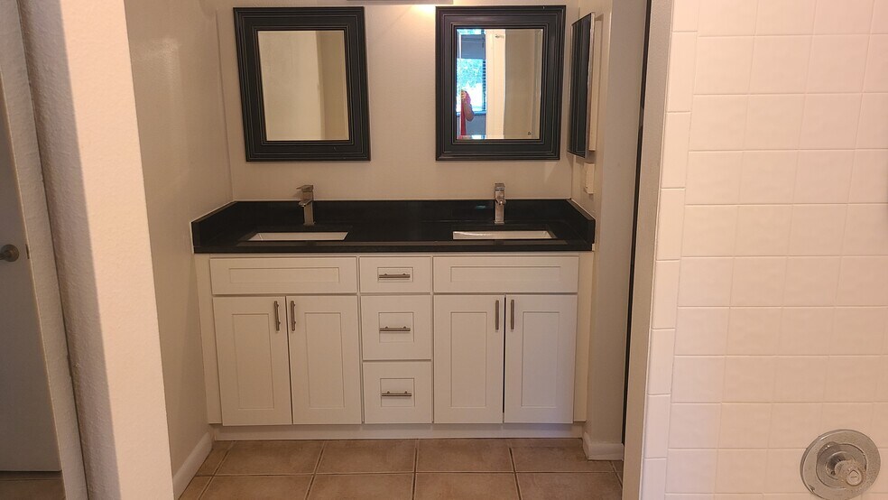 Building Photo - 3055 Casa del Sol Cir