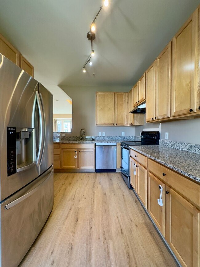 Building Photo - Charming and Stylish Living in a 3Bed/3Bat...