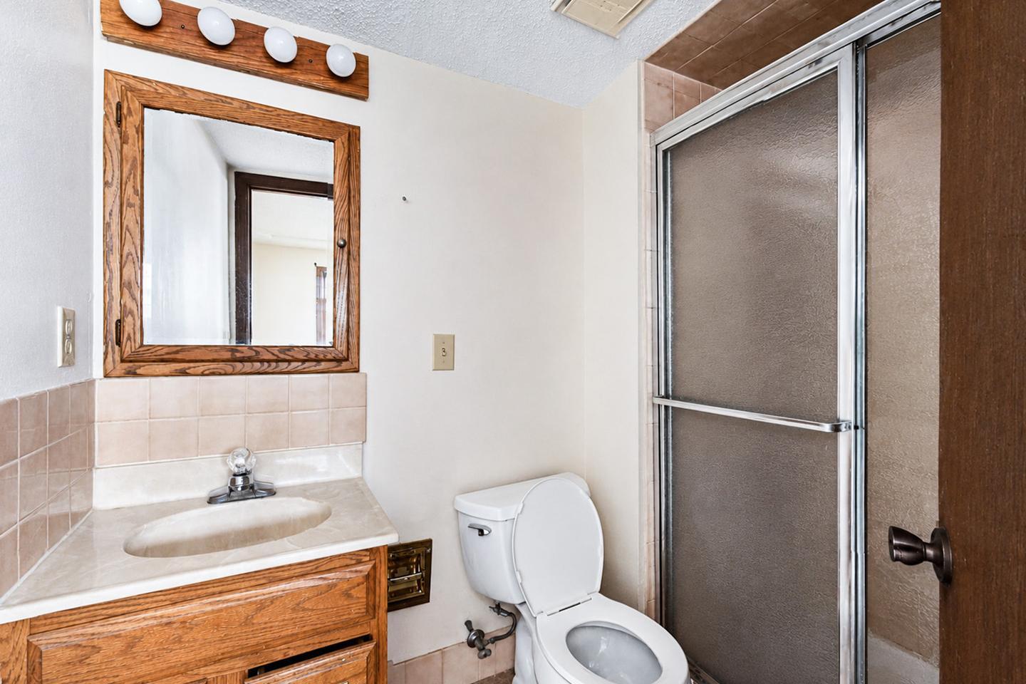 Building Photo - Spacious Shawnee Home Near Mill Creek Streamway Park