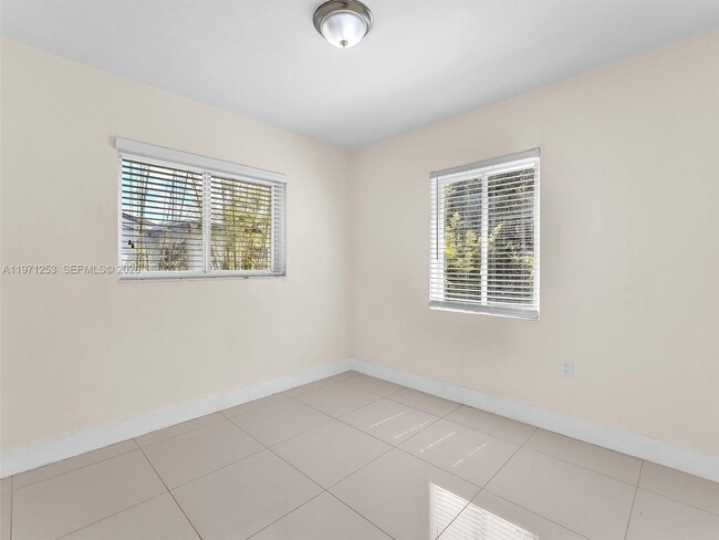 Building Photo - 6510 SW 63rd Ct