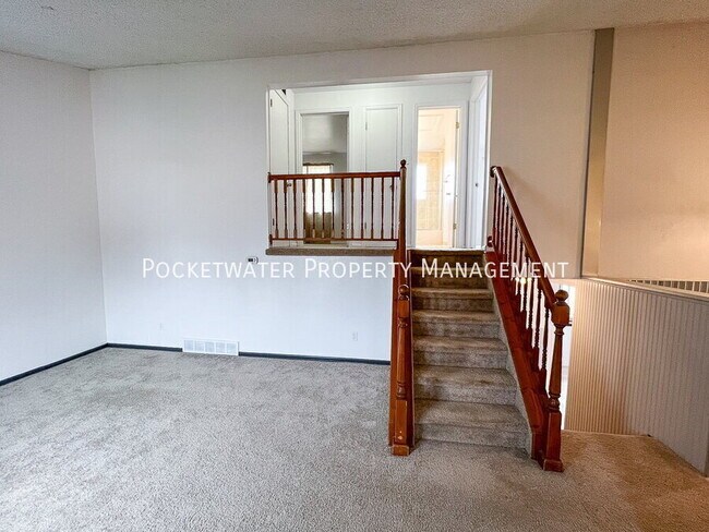 Building Photo - 2207 Tulip St