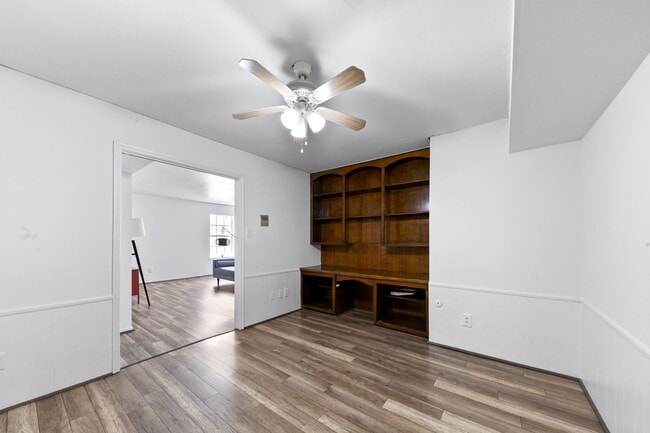 Building Photo - 361 N Post Oak Ln