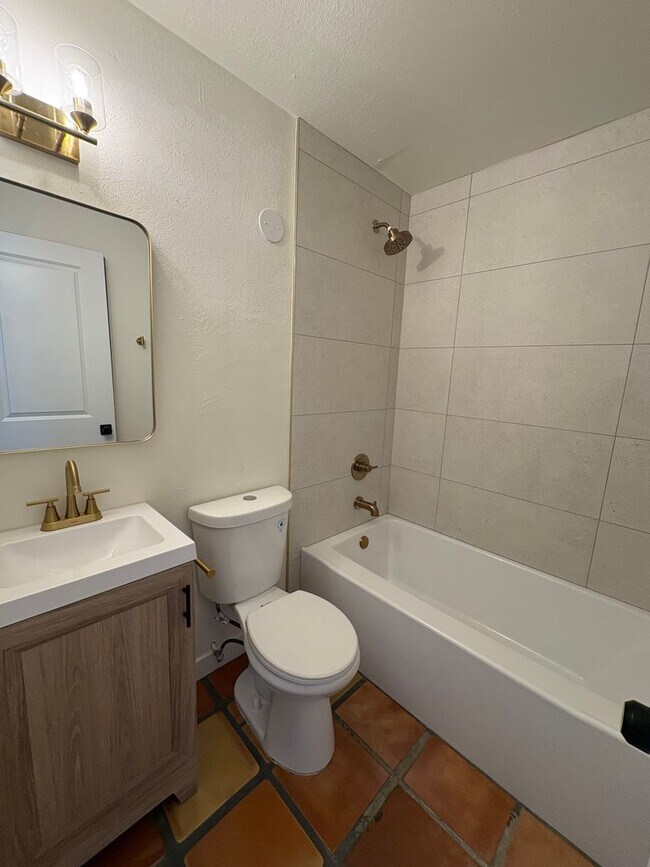 Building Photo - 817 S Melody Ln
