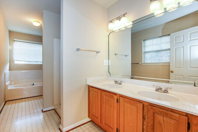 Building Photo - 3013 Mossy Creek Dr