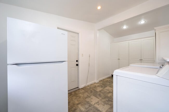 Building Photo - 14722 Candeda Pl