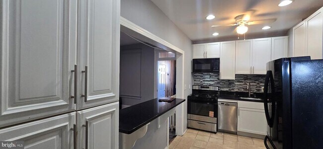 Building Photo - 735 Princeton Pl NW