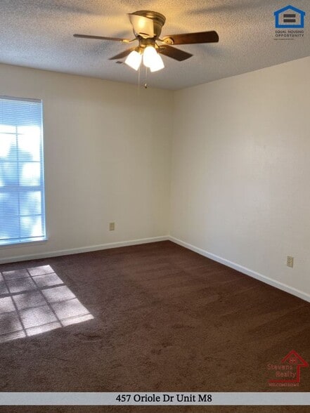 Building Photo - 457 Oriole Dr