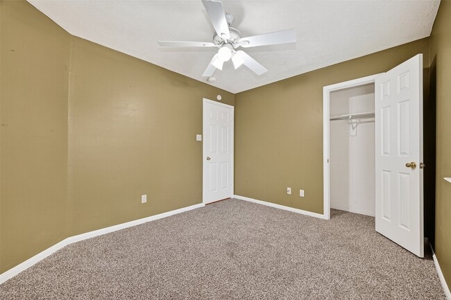 Building Photo - 815 Fairpark Ln
