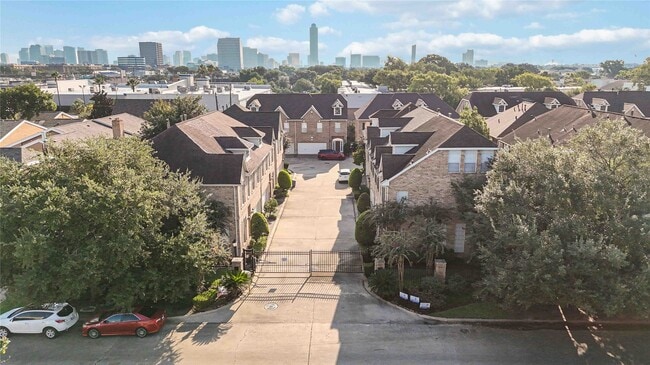 Building Photo - 2827 Briarhurst Park