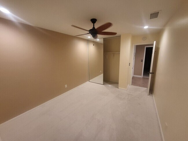 Building Photo - REALLY Cute 4 BR in The Vineyard with RV Parking - 11,000sf Lot + Designer Touches