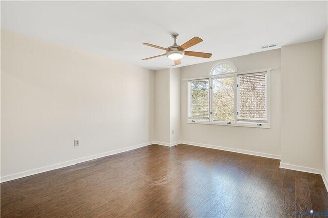 Building Photo - Convenient Midlothian Lucks Lane area on the water!