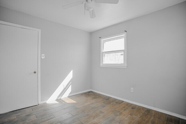 Building Photo - 2641 E Baylor St
