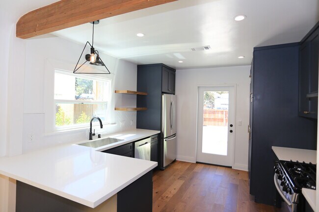 Building Photo - 3835 Hollypark Pl