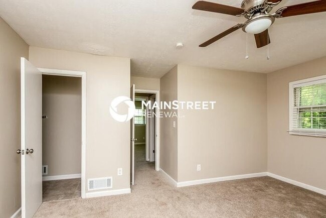 Building Photo - 3 Bedroom Pet-Friendly Home in Lithonia, GA with Main Street Renewal