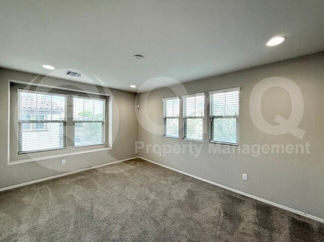 Building Photo - 270 N Scott Dr