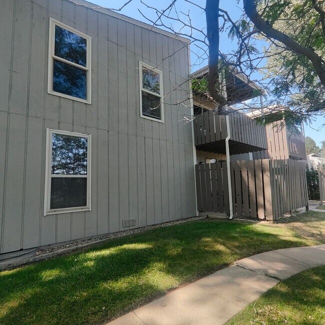 Building Photo - *ALL UTITLITIES INCLUDED* Spacious 1 Bedroom Condo for Rent in Niwot