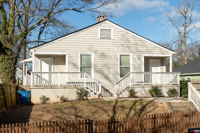 Building Photo - 404 Paines Ave NW