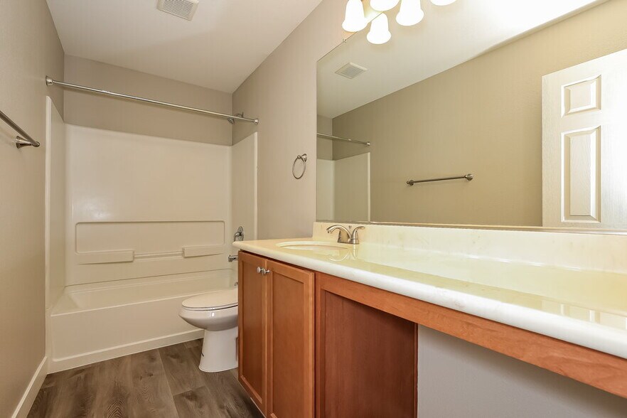 Building Photo - 9004 Tropical Tide Ct