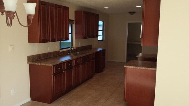 Building Photo - 3/2/1 with screened in patio/pool