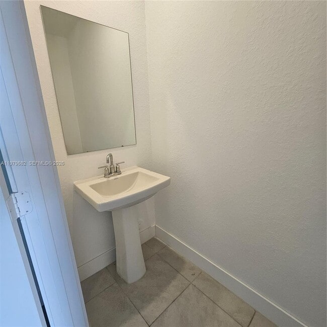 Building Photo - 1720 SE 9th Ave