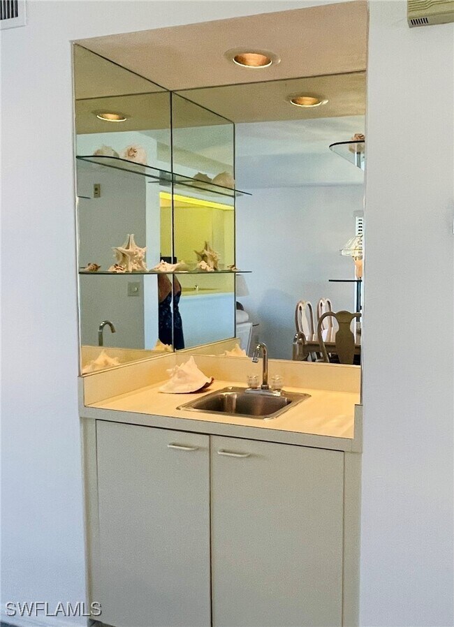 Building Photo - 4410 Chantelle Dr