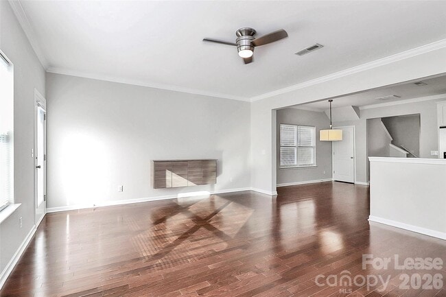 Building Photo - 8116 Dumphries Dr