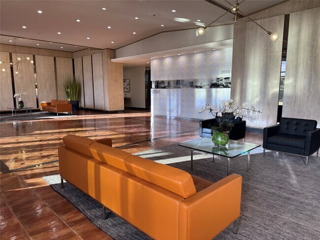 Building Photo - 2016 Main St