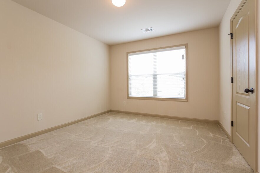 Building Photo - 1828 Bridle Rd