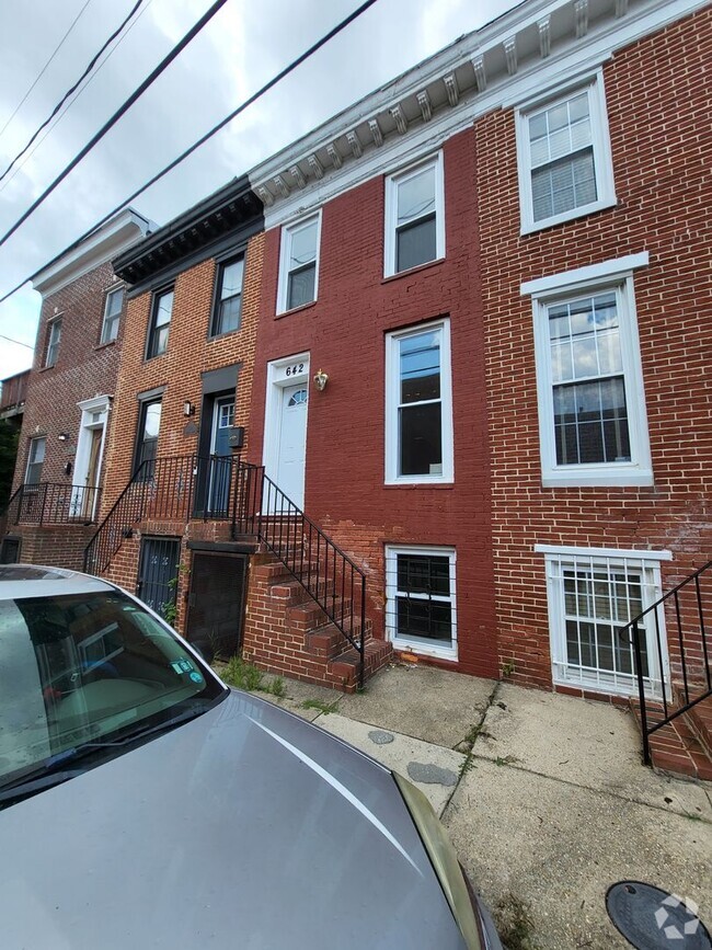Building Photo - 2 Bed 1 Bath with a Bonus Room in Basement
