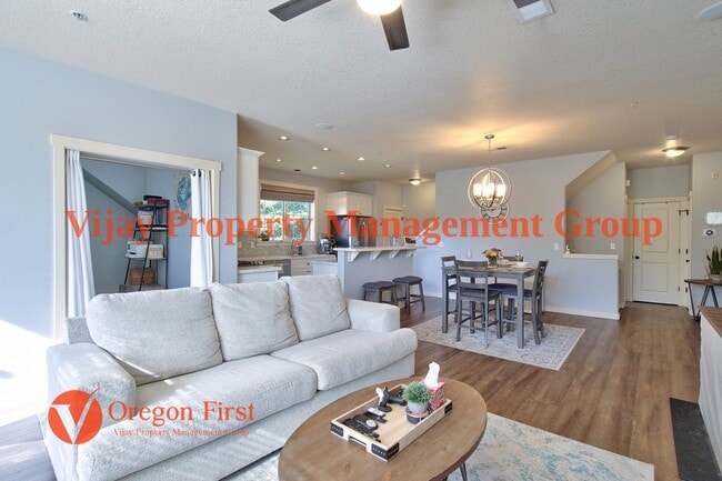 Building Photo - 825 NE Wheelock Pl