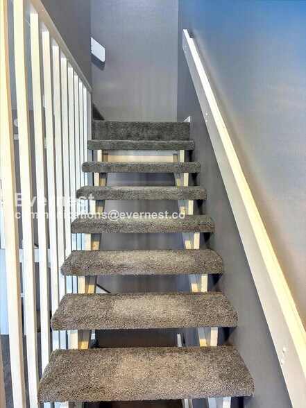 Building Photo - 2828 Silverplume Dr