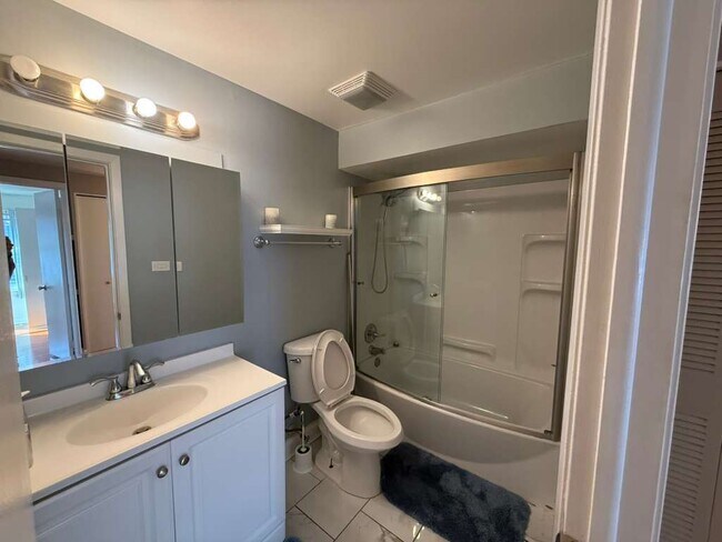 Building Photo - 1945 Hancock Dr