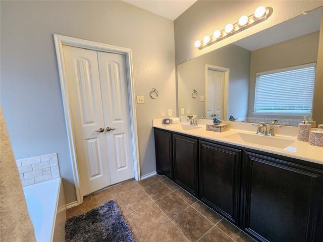 Building Photo - 1809 Rodeo Dr