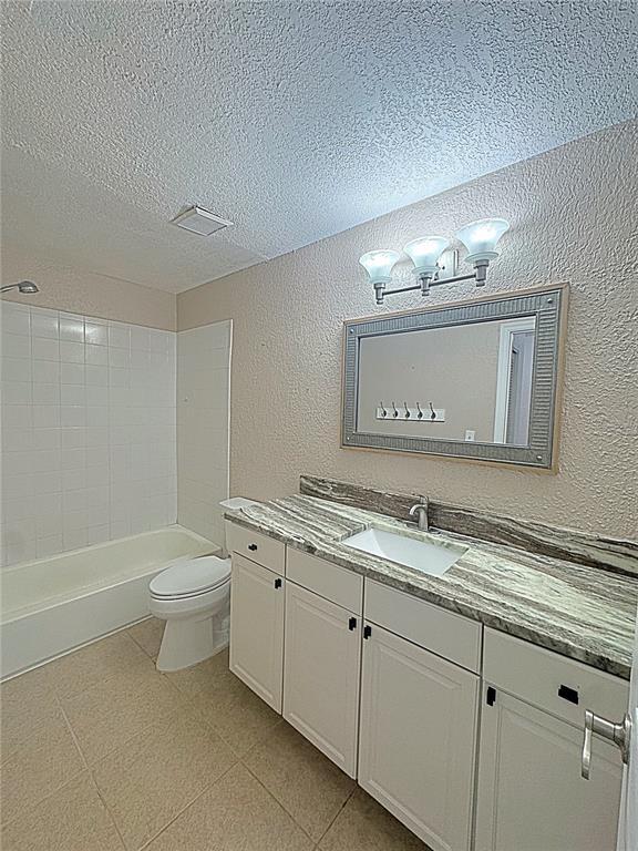 Building Photo - 12261 Sailwinds Dr