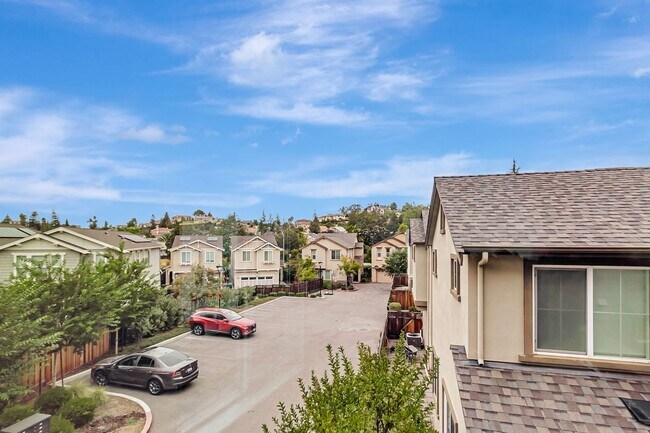 Building Photo - Stunning Home with Modern Upgrades and Pri...