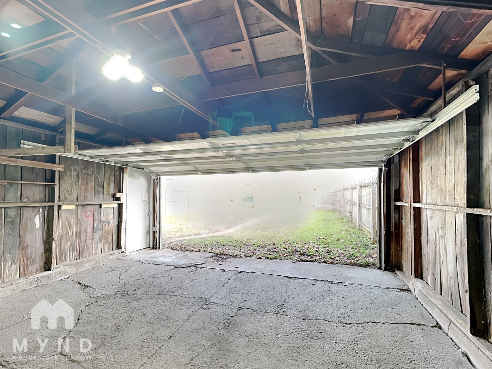 Building Photo - 153 N Oakley Ave