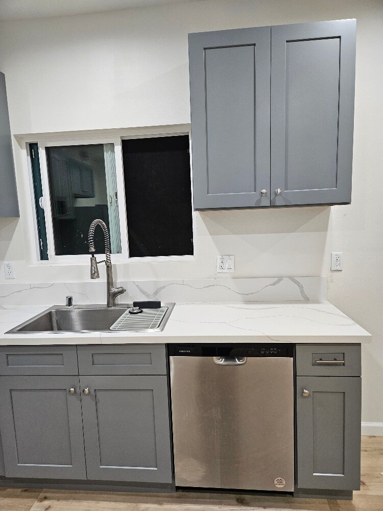Building Photo - 1506 W Anahurst Pl