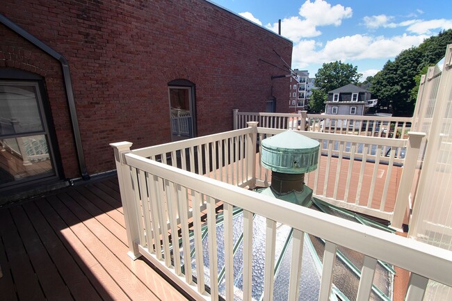 Building Photo - 440 Central Ave